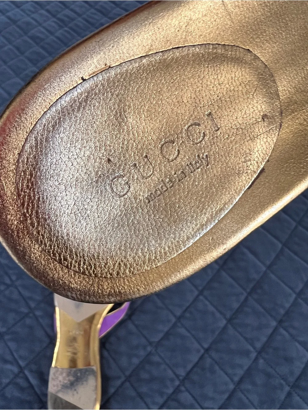 Gucci Bee Sandals Shoes Women’s 7 B Gold Thong Flip Flops Suede Purple Gold